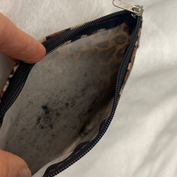 Leopard print cosmetic pouch - Picture 8 of 16